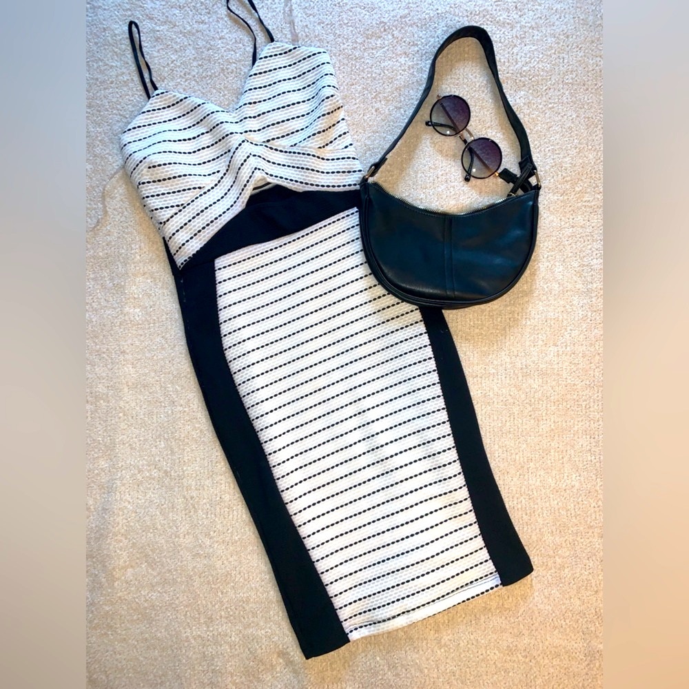 Entry Cut- out Midi Dress